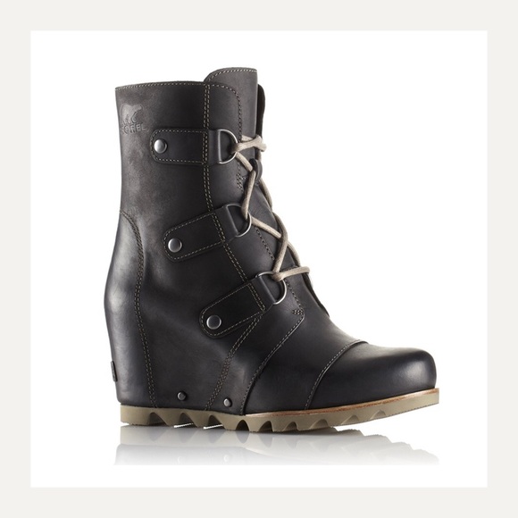 All weather, stylish boot. Who’s ready for the rain or snow?! You will be! - Picture 1 of 6
